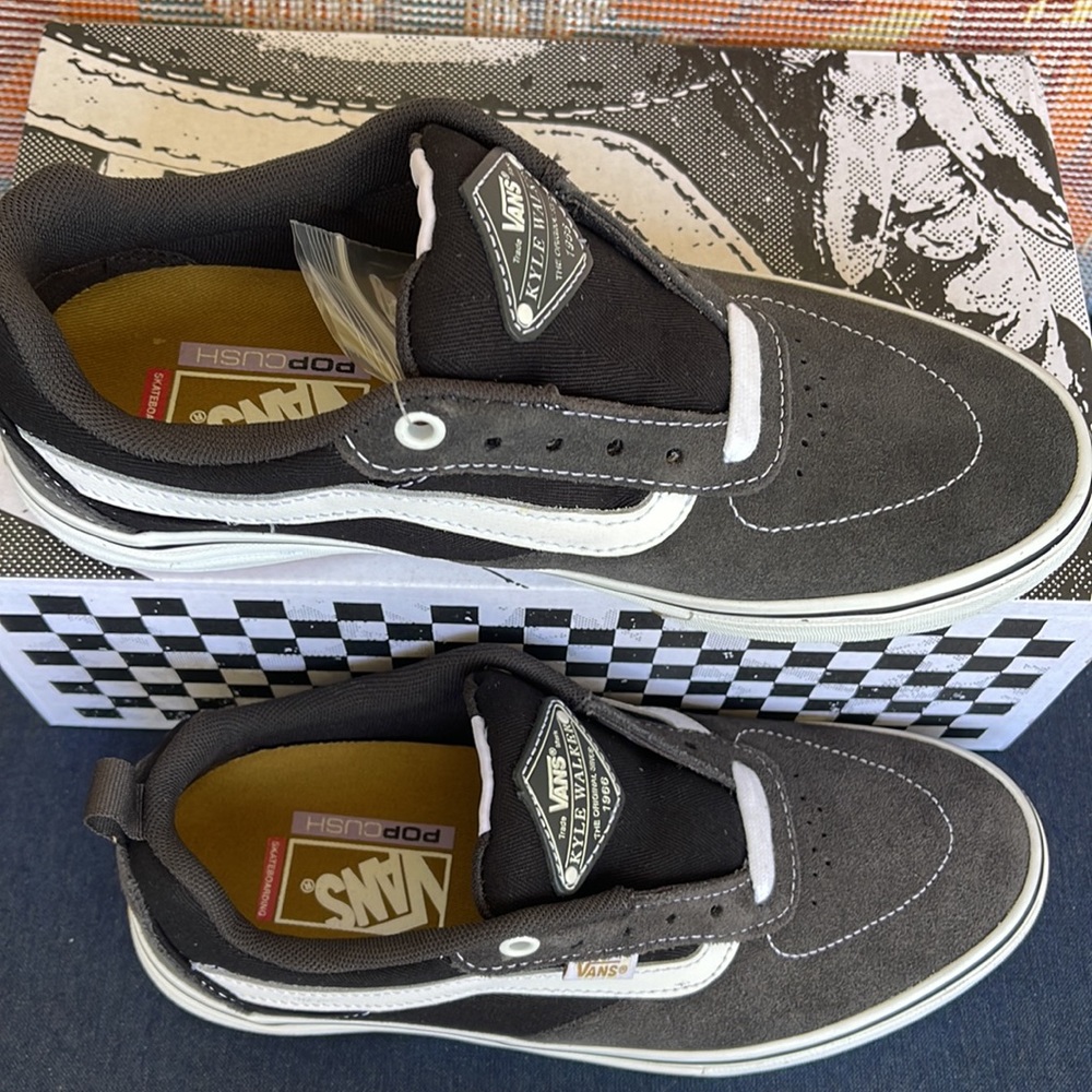 Vans Men’s Kyle Walker
(Twill) Raven
VN0A5JIE87C
Sneakers - athletic shoes - Picture 3 of 16